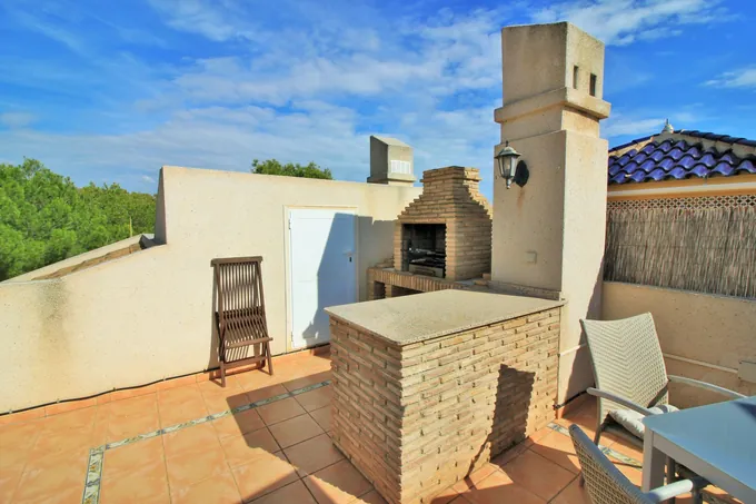 Murowany grill na solarium